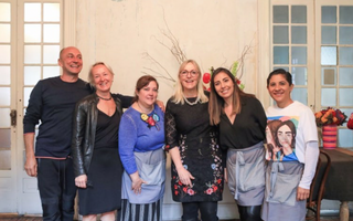 Paula Pryke creates Mexican flower arranging workshop with student Tere